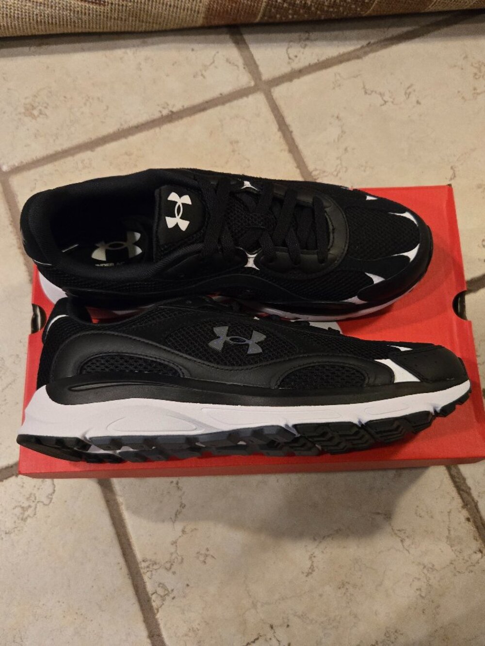 NEW Under Armour Tech Runner 6011293-002 Men's Black/White Size 10 Shoes